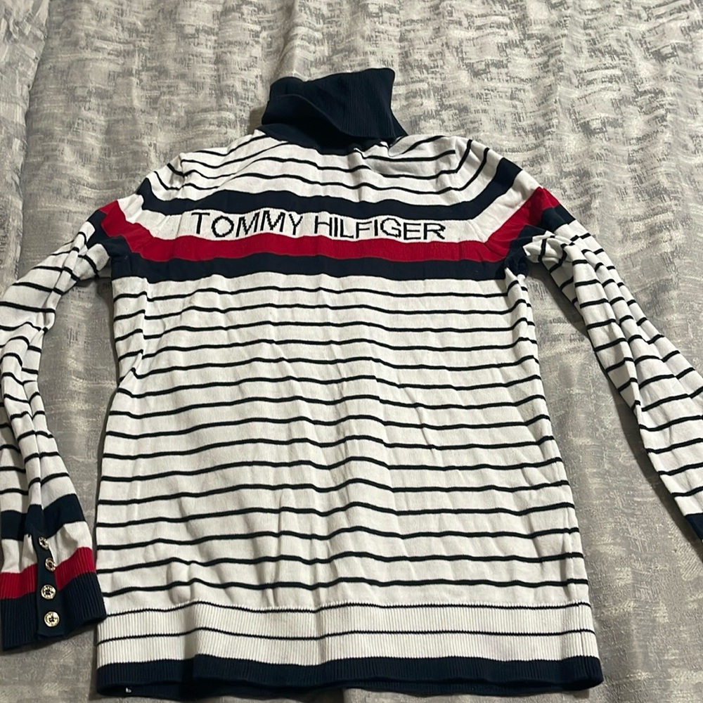 Super comfy THf turtleneck shirt